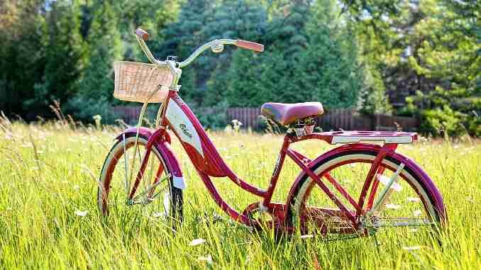 rotes fahrrad red bike