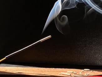 raeucherstaebchen holz schwarz