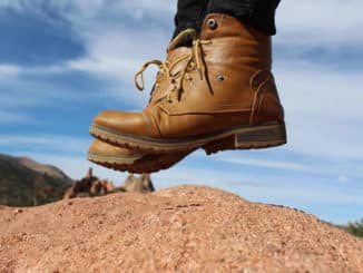 fuesse springen fels