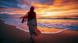 Achtsamkeit im Alltag spazieren am Strand