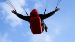 Hilfreiche Meditation bei Angstzuständen Fallspringer gibt seine Widerstände auf