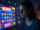 junge Frau vor Bildschirm mit Spiel