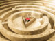 Labyrinth mit Rosenzeichen